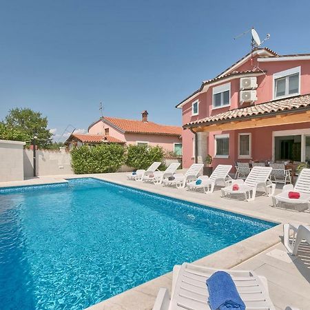 Holiday Home Nikol プーラ エクステリア 写真