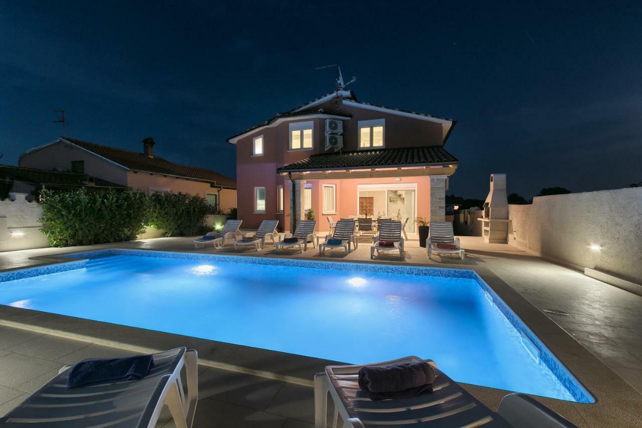 Holiday Home Nikol プーラ エクステリア 写真