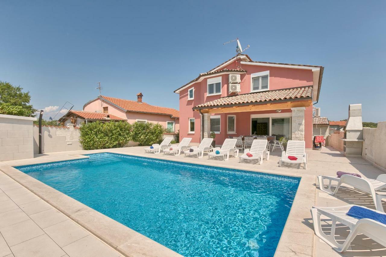 Holiday Home Nikol プーラ エクステリア 写真